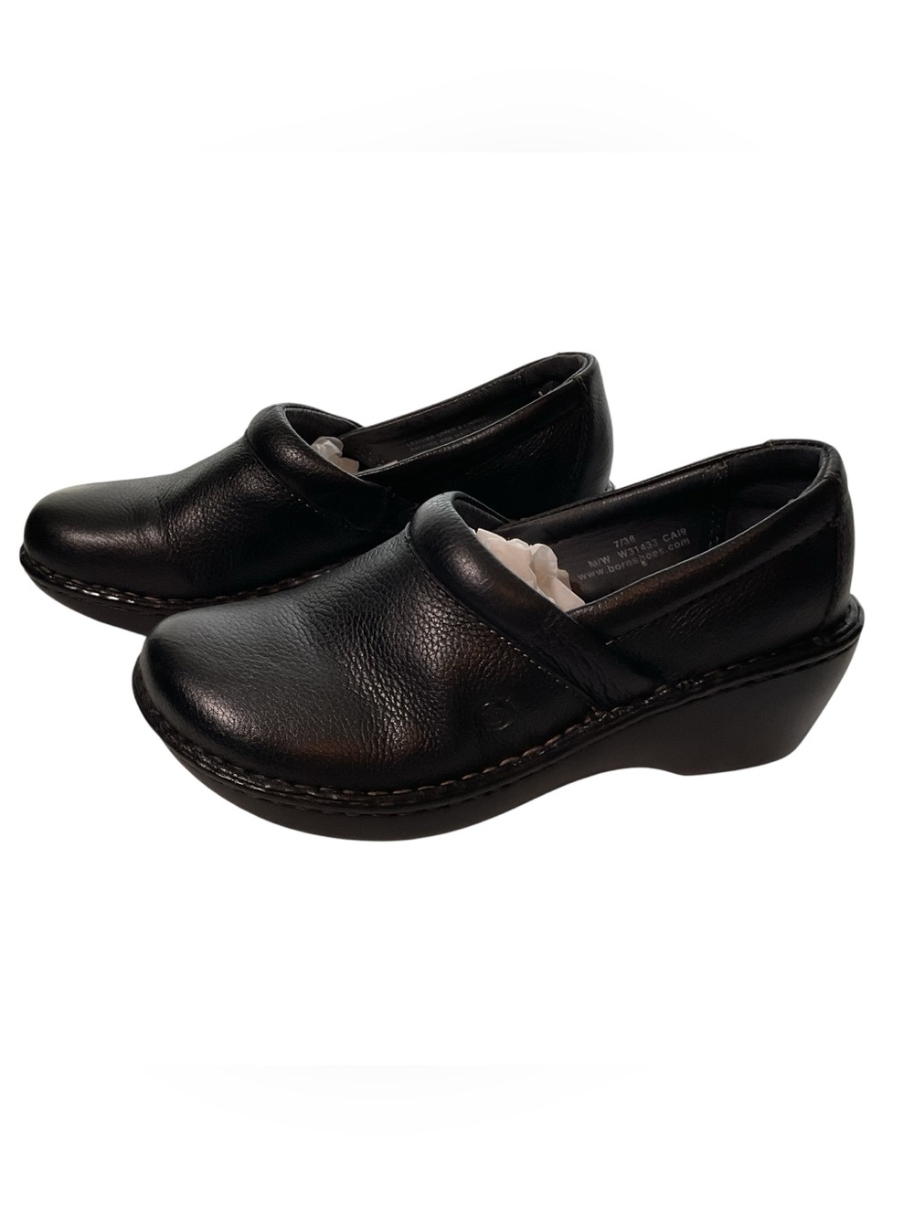 Born Black Women’s Wedge. Size 7